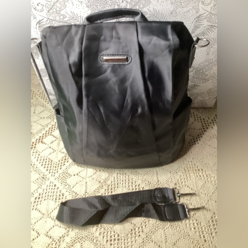 Small Unisex Black Backpack w/Shoulders strap.